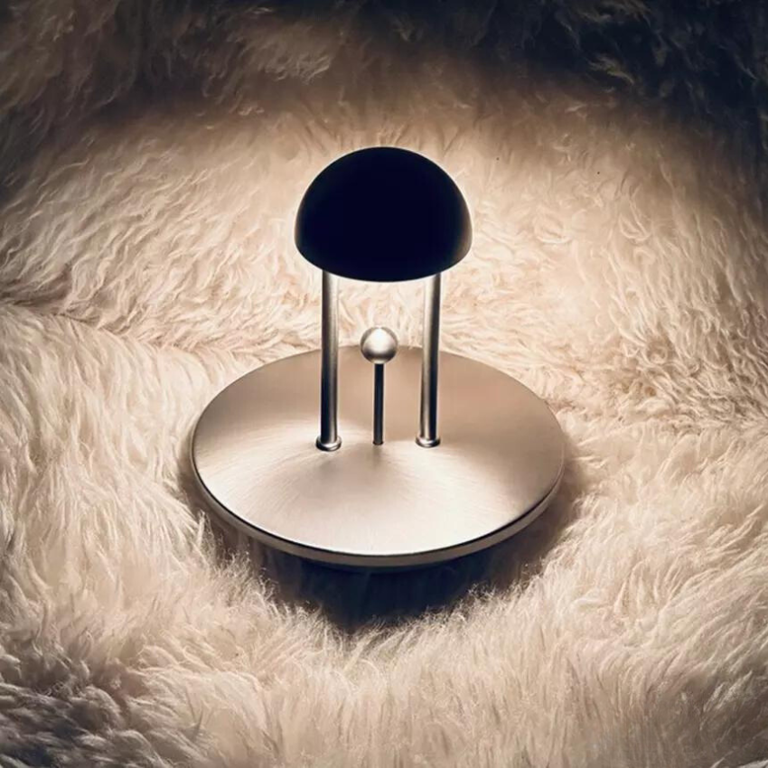 Gesture-controlled cordless table lamp with warm white dimmable light and 18-hour battery 4