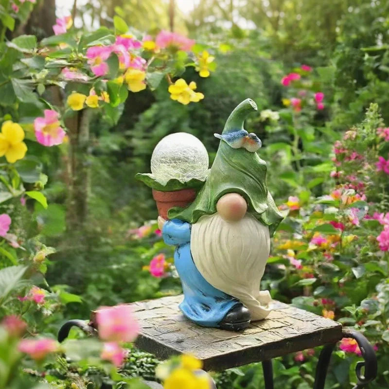 Set of 6 solar-powered garden gnomes with warm LED glow and automatic dusk sensor, weatherproof resin outdoor decoration 10