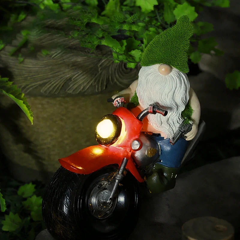 Set of 6 solar-powered garden gnomes with warm LED glow and automatic dusk sensor, weatherproof resin outdoor decoration 6